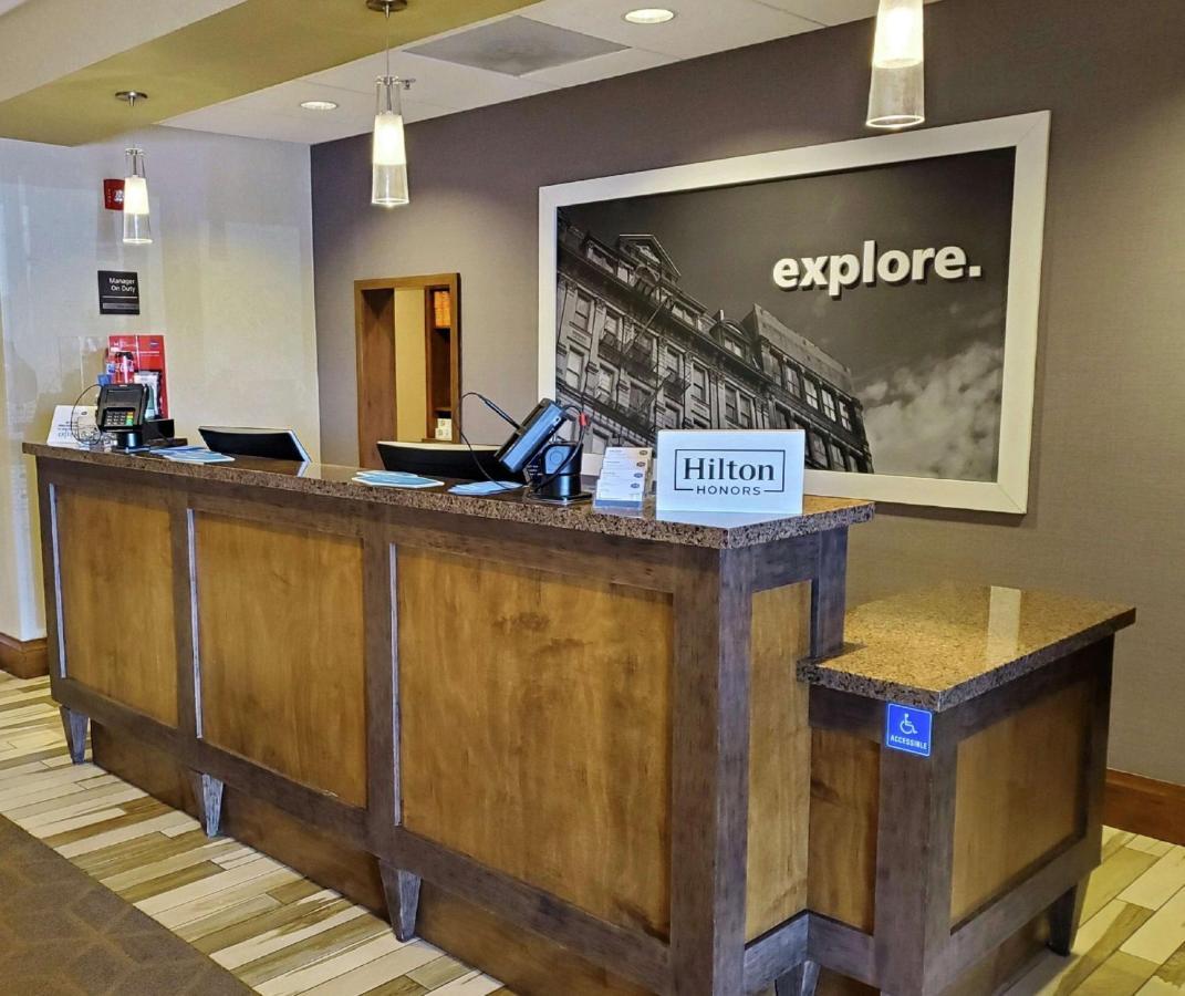 Hampton Inn & Suites Salinas Exterior photo