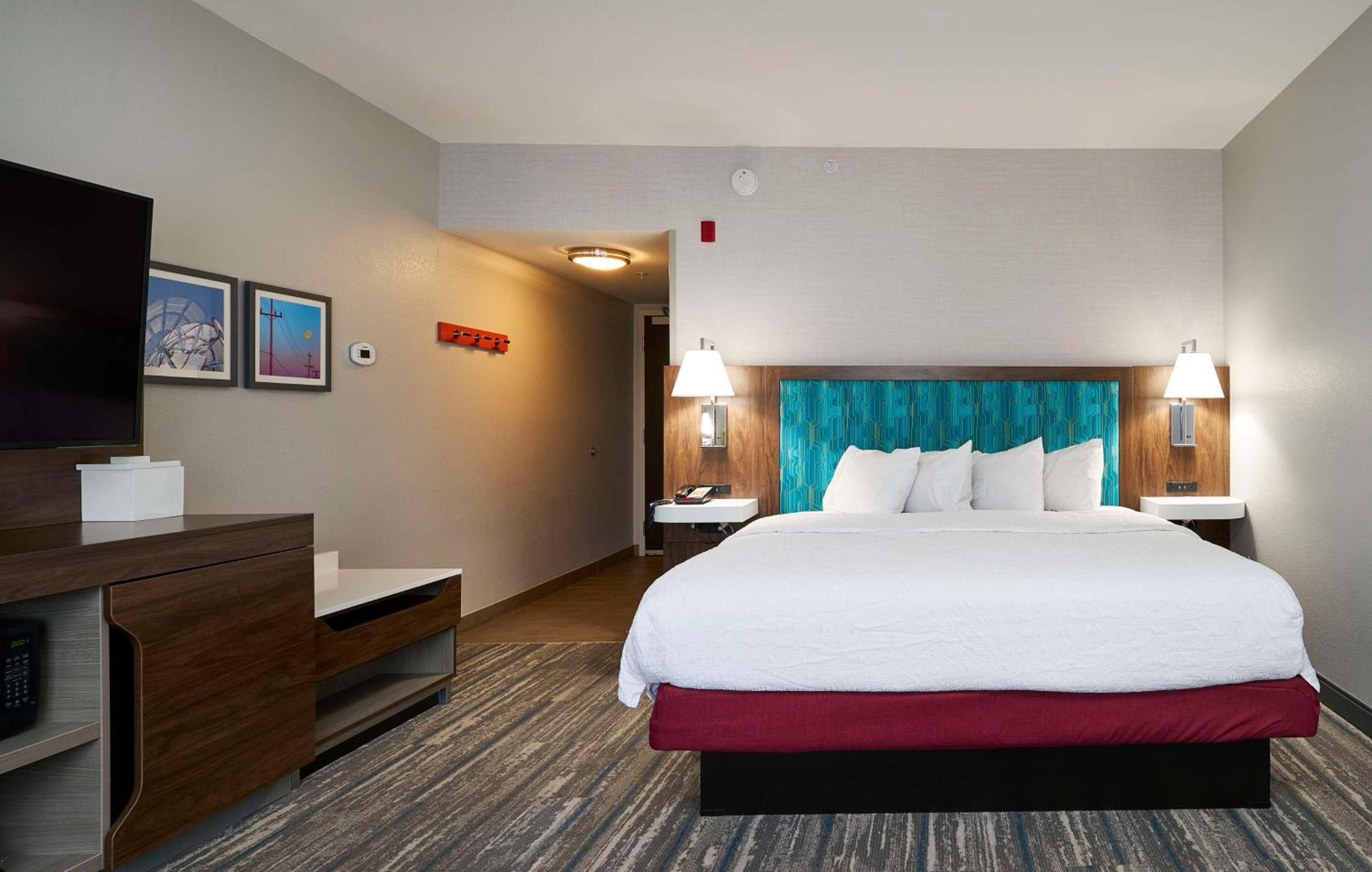 Hampton Inn & Suites Salinas Exterior photo