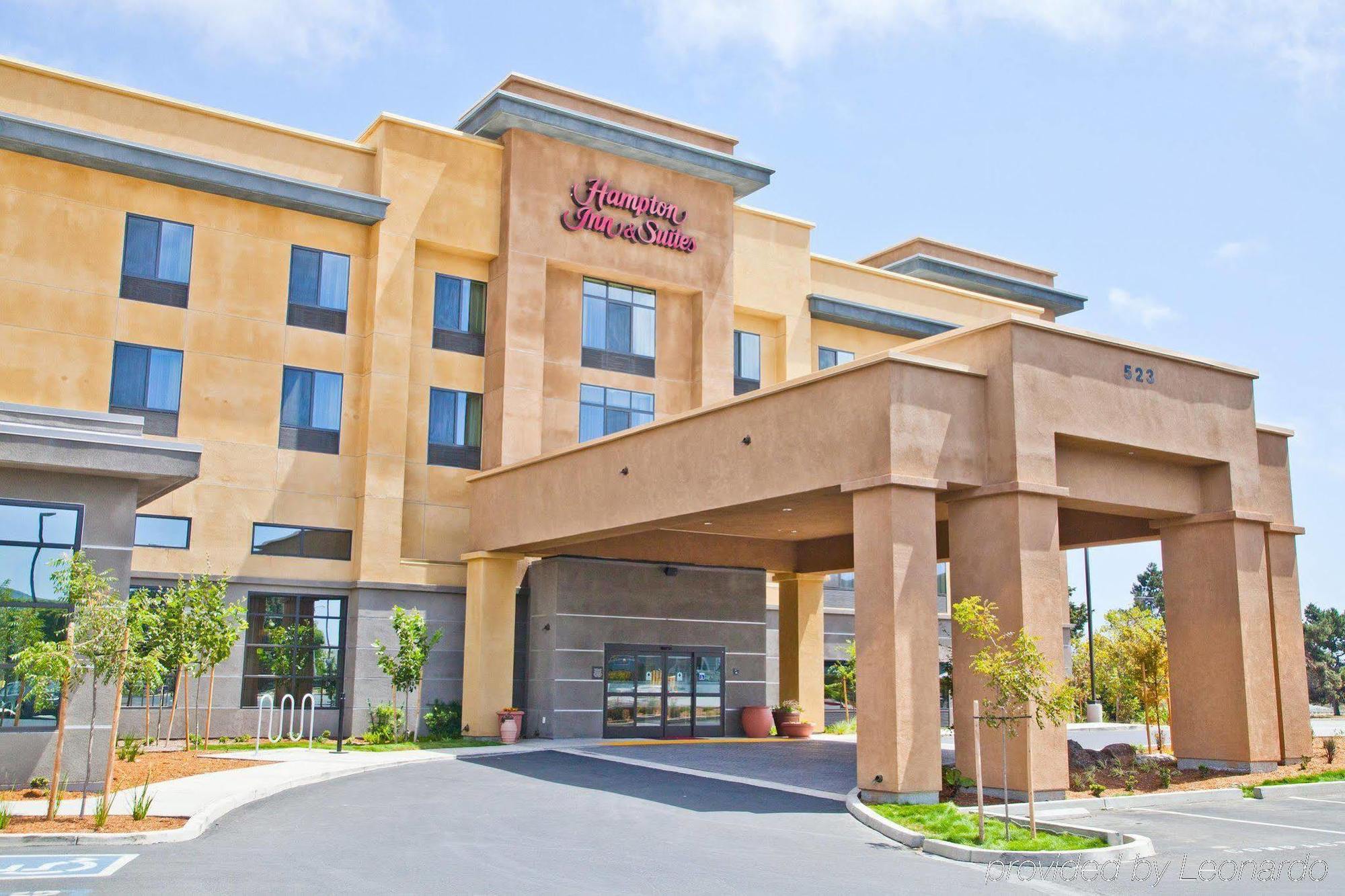 Hampton Inn & Suites Salinas Exterior photo
