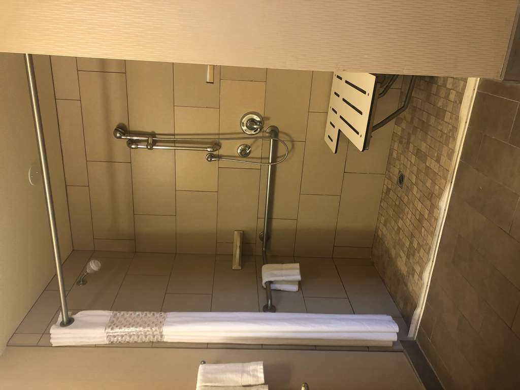 Hampton Inn & Suites Salinas Room photo